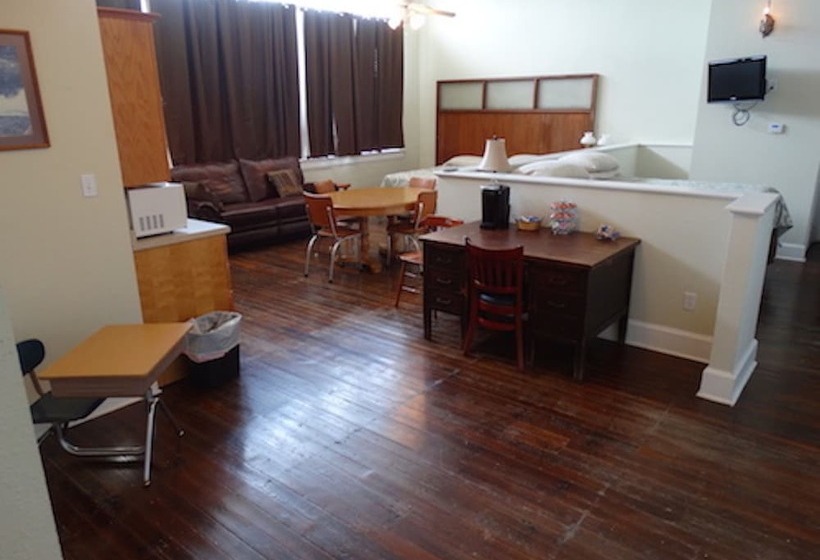 Comfort Suite, Davie School Inn