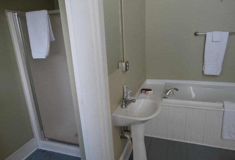 جناح كومفورت, Davie School Inn