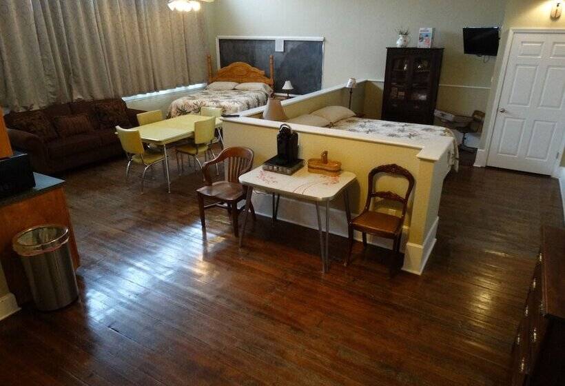 Comfort Suite, Davie School Inn