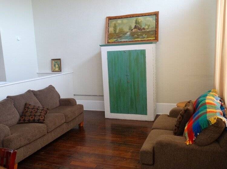 جناح كومفورت, Davie School Inn