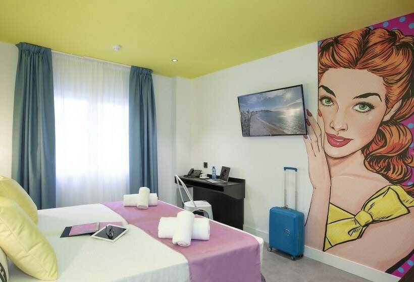 スタンダードルーム, Casual Pop Art Benidorm