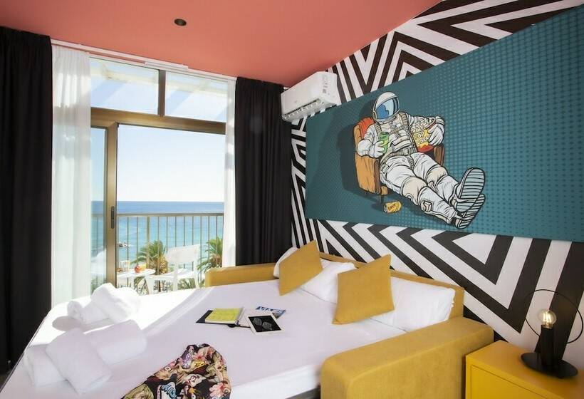 オーシャンビューファミリールーム, Casual Pop Art Benidorm