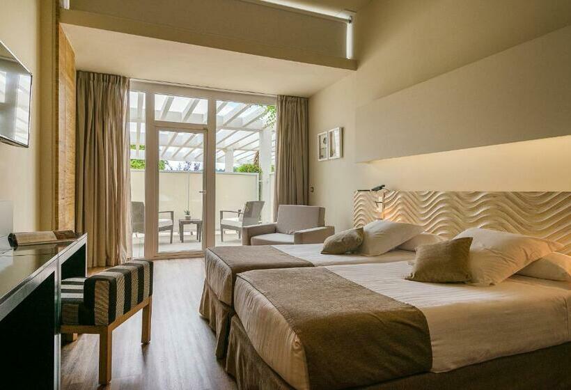 Premium Kolmen Hengen Huone, Alga