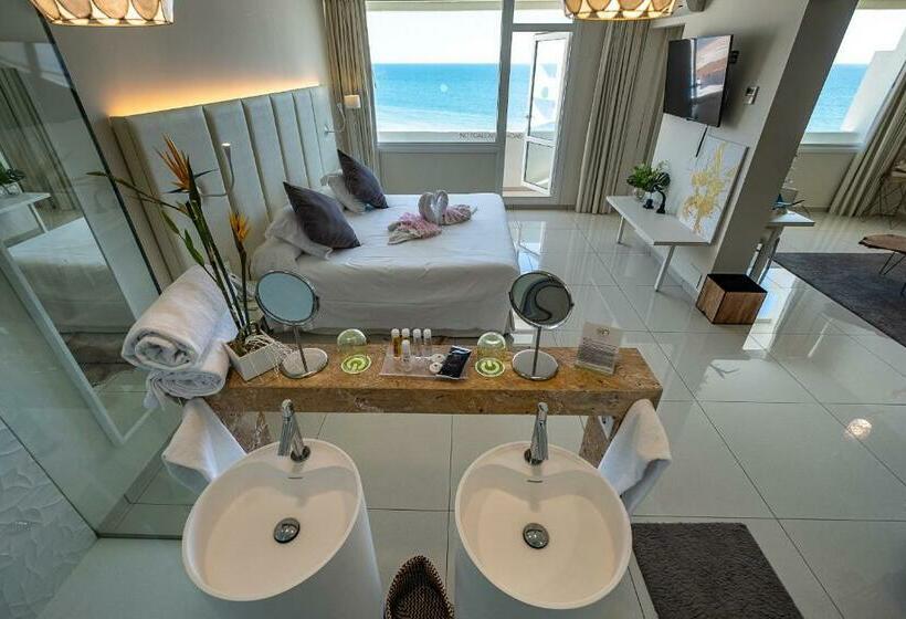 سوییت جونیور با چشم‌انداز دریا, On Hotels Oceanfront - Adults Designed