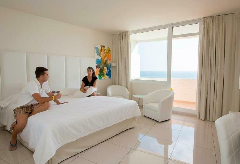 اتاق سوپریور با تخت بزرگ, On Hotels Oceanfront - Adults Designed