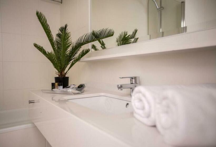 اتاق اکونومی, On Hotels Oceanfront - Adults Designed