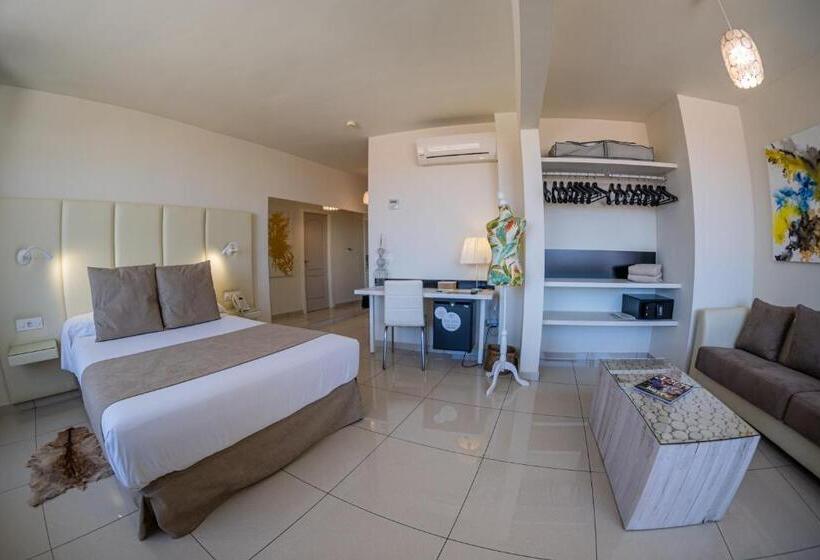 سوییت جونیور, On Hotels Oceanfront - Adults Designed