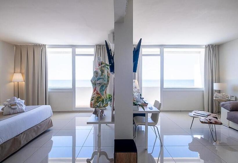 オーシャンビュージュニアスイート, On Hotels Oceanfront - Adults Designed