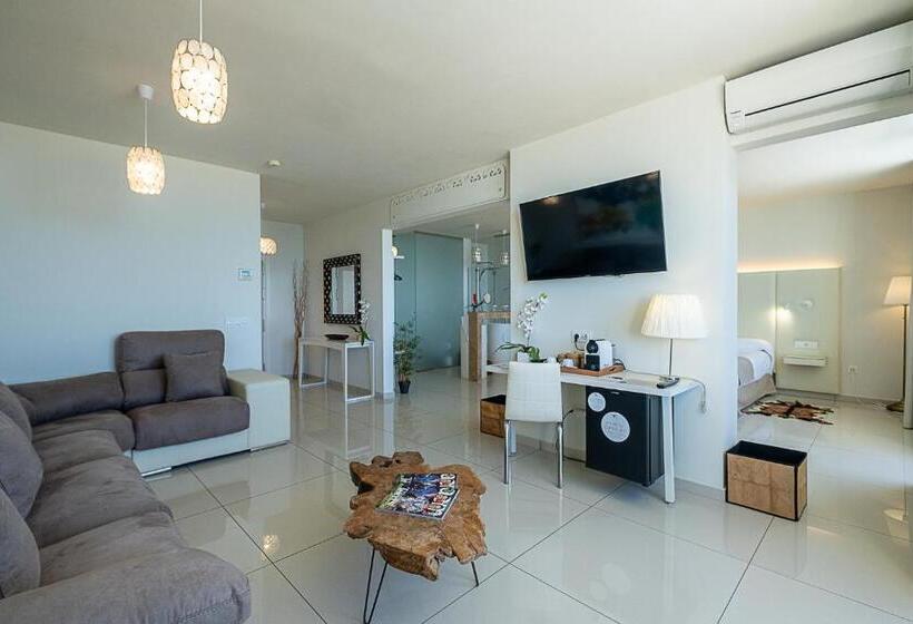 オーシャンビュージュニアスイート, On Hotels Oceanfront - Adults Designed
