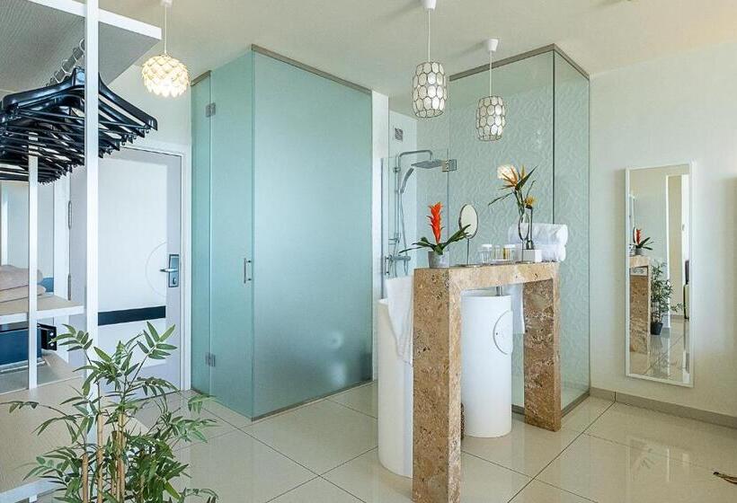 سوییت جونیور با چشم‌انداز دریا, On Hotels Oceanfront - Adults Designed