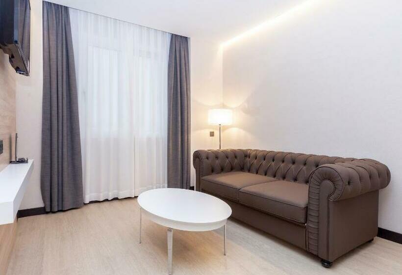 Junior Suite, Liabeny