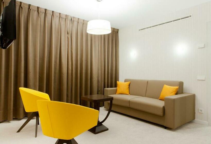 Habitación Triple Superior, Liabeny