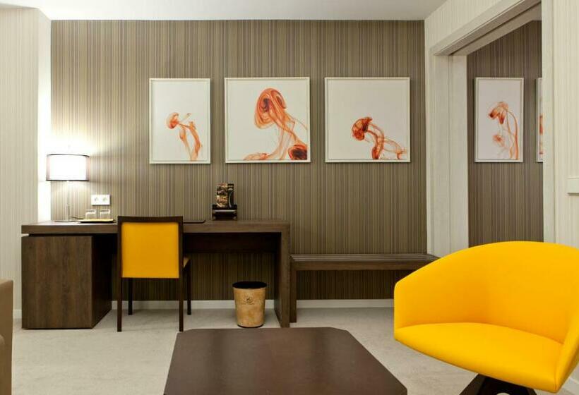 Habitación Triple Superior, Liabeny