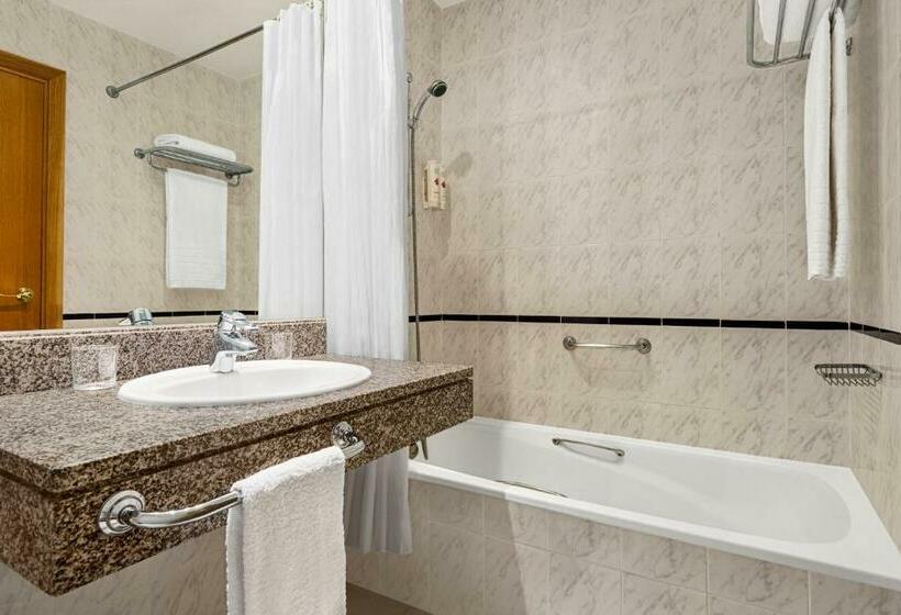 Семейный Номер, Ramada By Wyndham Madrid Tres Cantos
