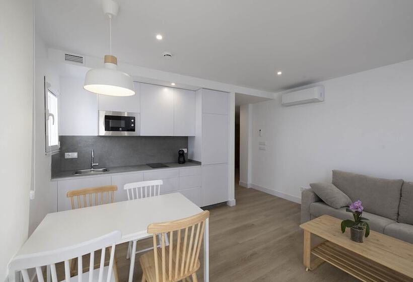 バルコニー付き１ベッドルームアパートメント, Apartamentos Rotilio