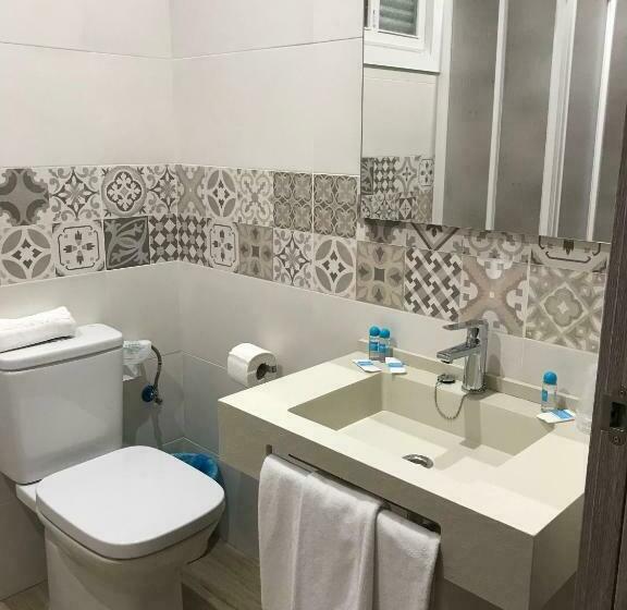חדר סטנדרט לשלושה, Planas