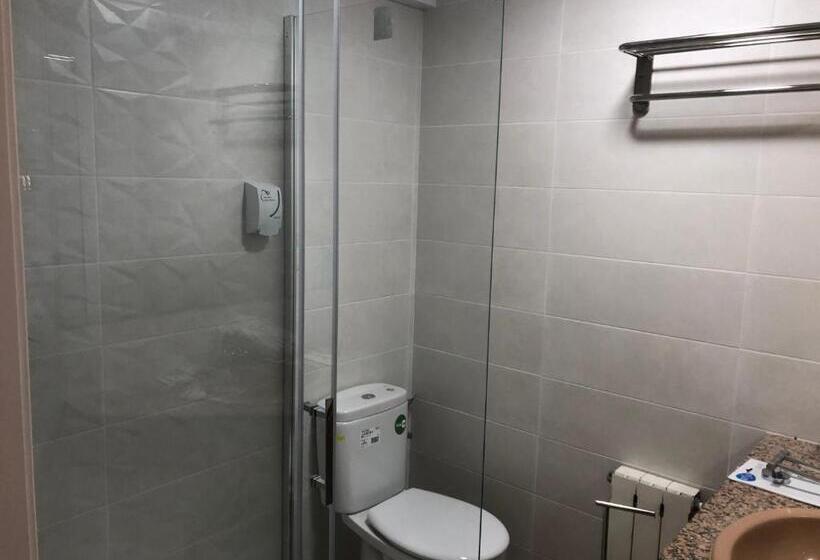 סוויטה משפחתית עם 2 חדרי שינה ומרפסת, Claramar