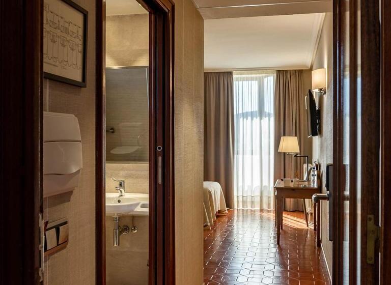 Номер Стандарт Трехместный, Hostal Doña Juana