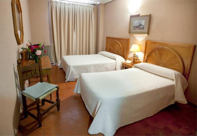 Номер Стандарт Трехместный, Hostal Doña Juana