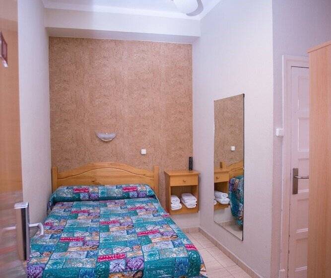 Camera Standard, Hostal Navarra