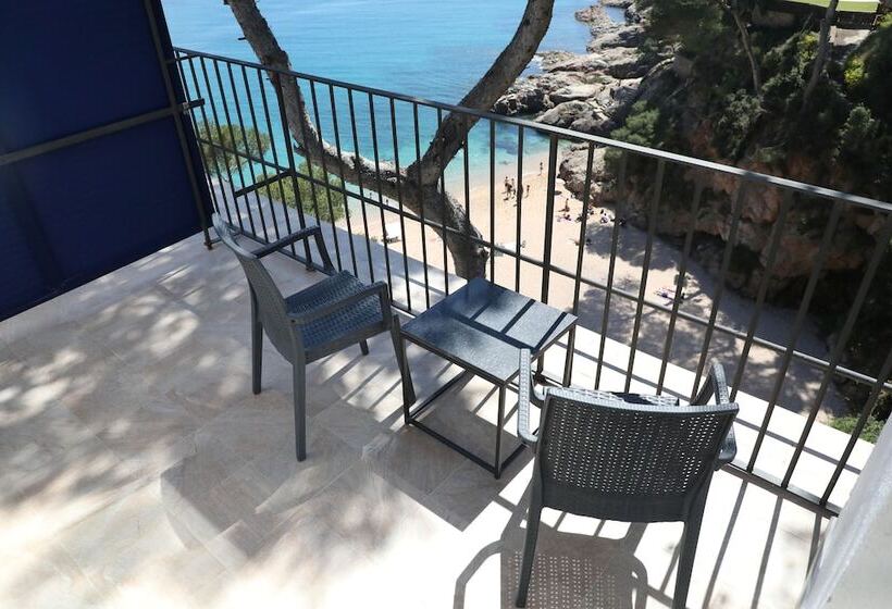 Triple Room Sea View, Hostalillo