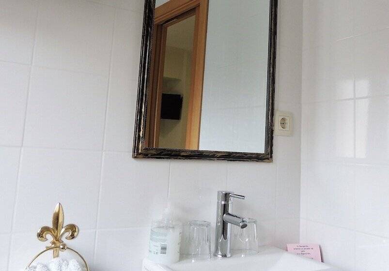 컴포트 룸, Hostal Can Massot