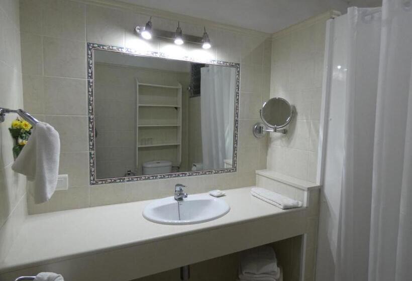Трежместный Номер Economy, Hostal Port Fornells