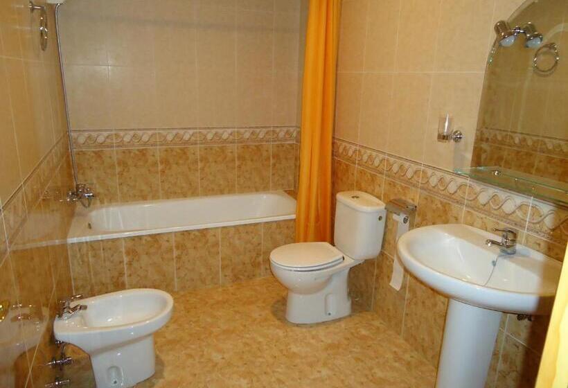 스탠다드 트리플 룸, Hostal Las Palomas