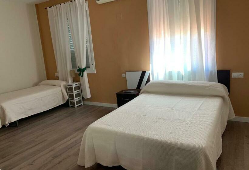 Номер Стандарт Трехместный, Hostal Restaurante Rufino