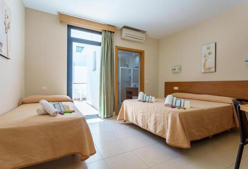 Habitación Triple Superior, Hostal Costabella Powered By Faro Homes