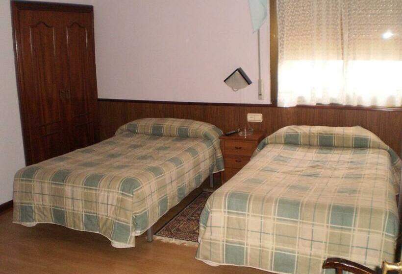 חדר סטנדרט לארבעה, Hostal Hilton