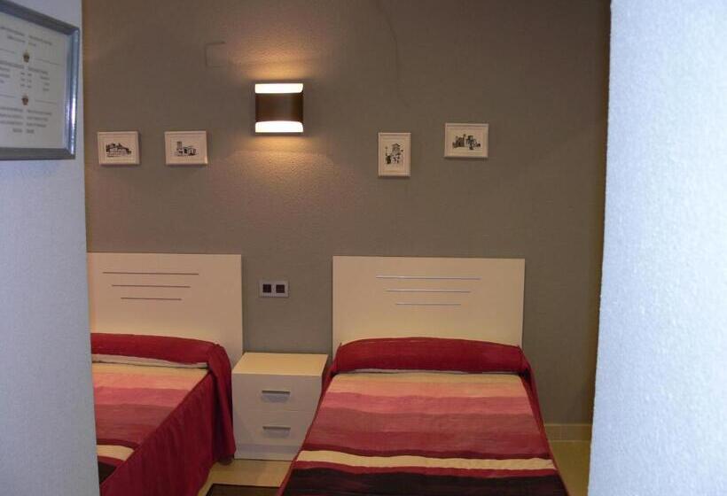 Номер Стандарт Трехместный, Hostal La Corte