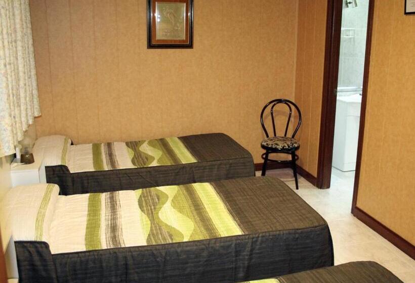 Номер Стандарт Трехместный, Hostal La Corte