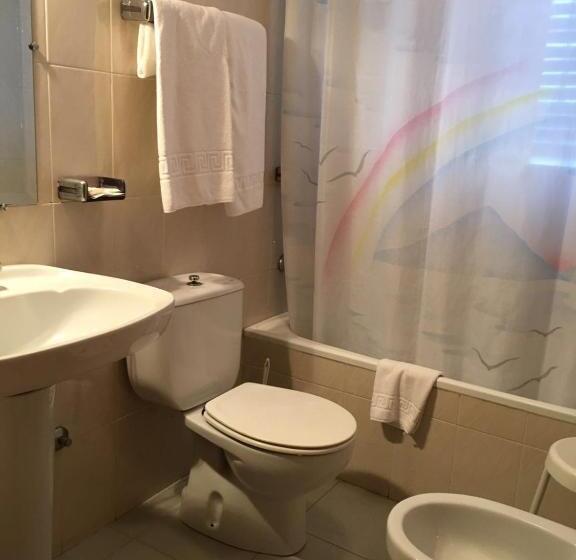Номер Стандарт Трехместный, Hostal Los Chopos