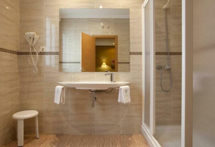 Habitación Triple Estándar, Mediodia