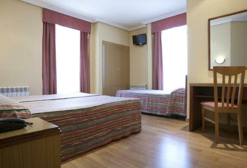 Habitación Triple Estándar, Mediodia
