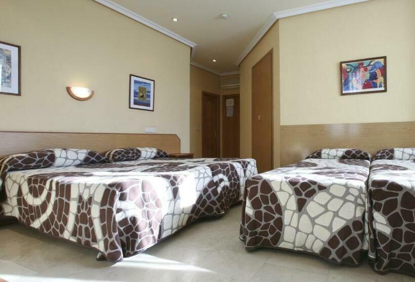 Habitación Cuádruple Estándar, Mediodia