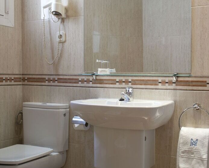 Habitación Triple Estándar, Mediodia