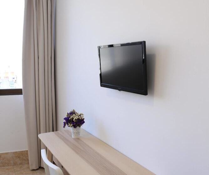 스탠다드 트리플 룸, Hostal Residencia Cardona