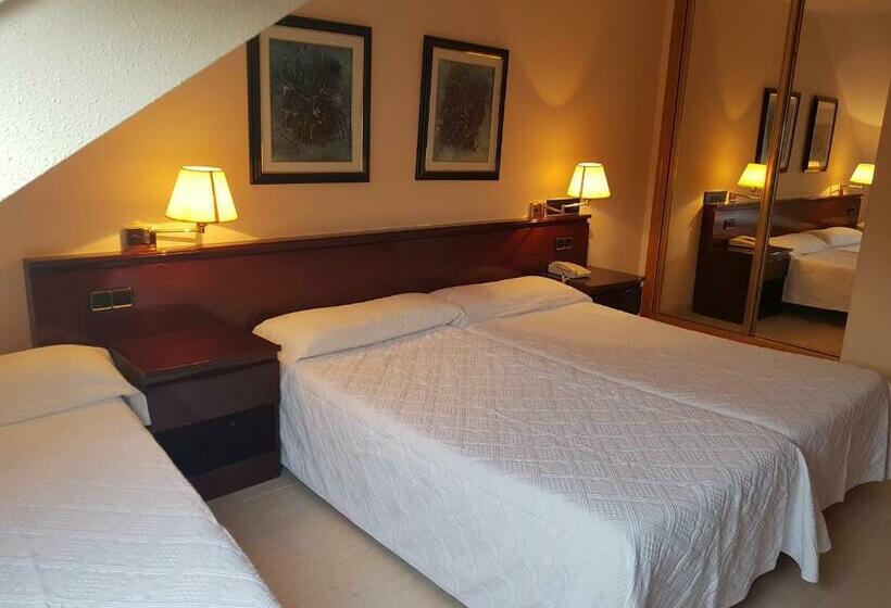 Номер Стандарт Трехместный, Hostal Santa Maria