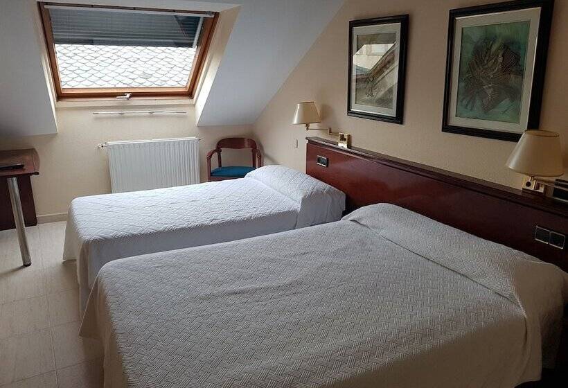 Номер Стандарт Трехместный, Hostal Santa Maria