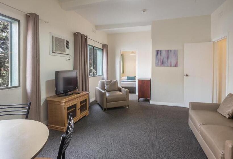 2人卧室家庭公寓, Greenways Apartments