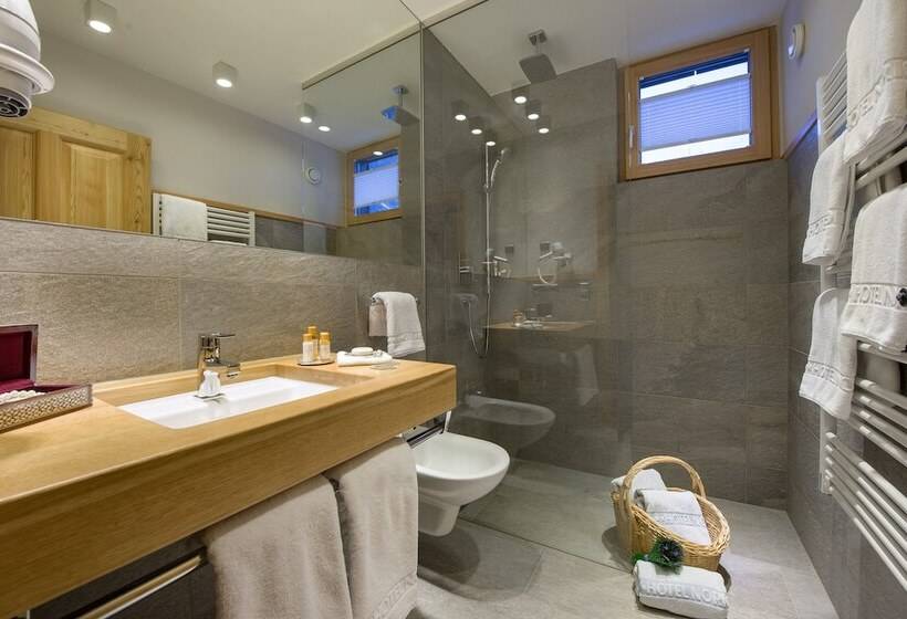سوییت, Norica   Thermenhotels Gastein Mit Dem Bademantel Direkt In Die Therme