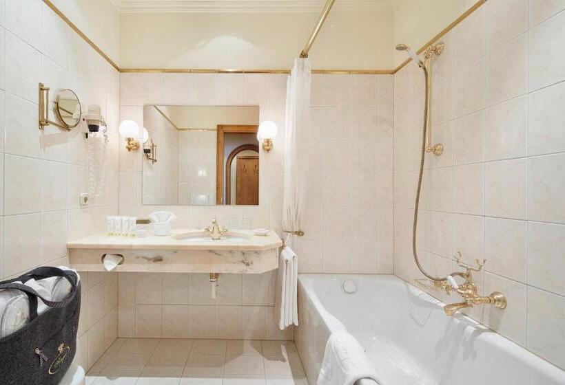 Номер Стандарт Индивидуальный, Singer – Relais & Châteaux