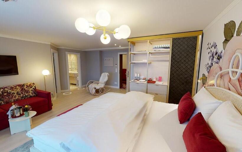 Семейный Номер Superior, Wellnesshotel ...liebes Rot Flüh