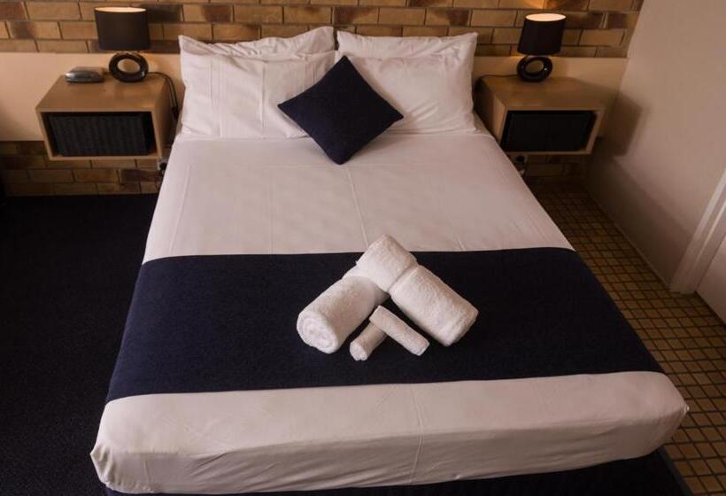 Номер Стандарт, Lancaster Court Motel