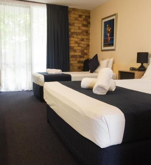 Номер Стандарт, Lancaster Court Motel