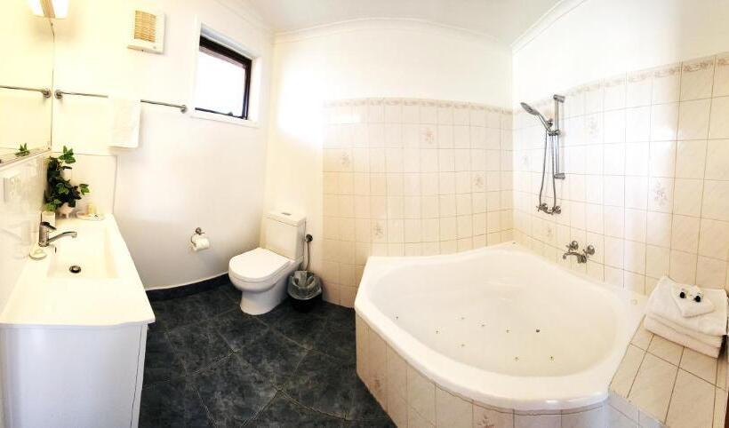 חדק דלוקס עם ג'קוזי, Whalers Rest Motor Inn