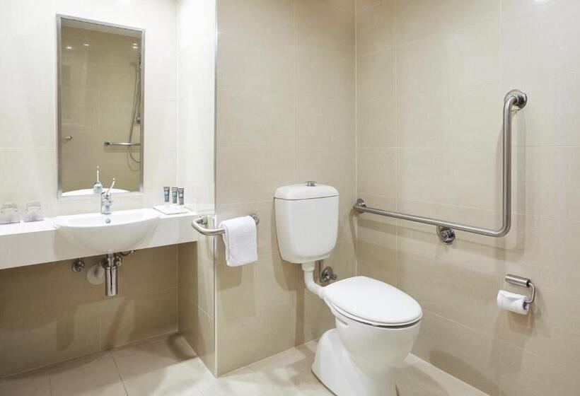 اتاق استاندارد با تخت بزرگ برای معلولان, Novotel Perth Langley