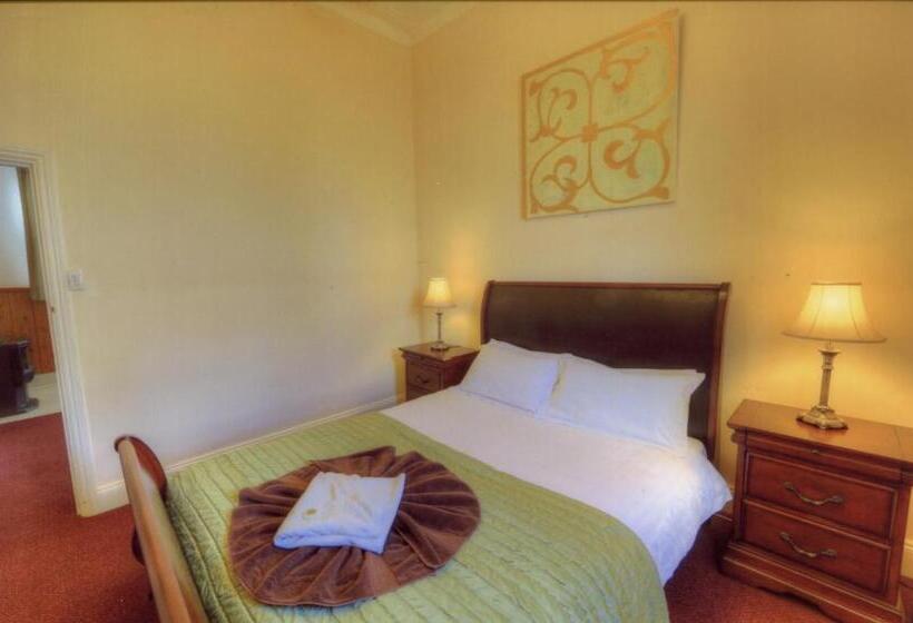 Дом 3 Спальни, The Lodge Outback Motel